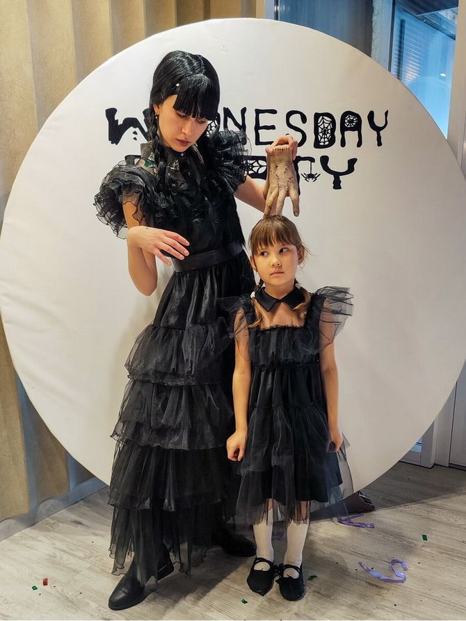 Wednesday Addams Halloween-Kostüm: Fotobeispiele von Bildern 21