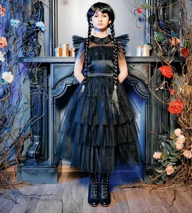 Wednesday Addams Halloween costume: photo examples of images 23