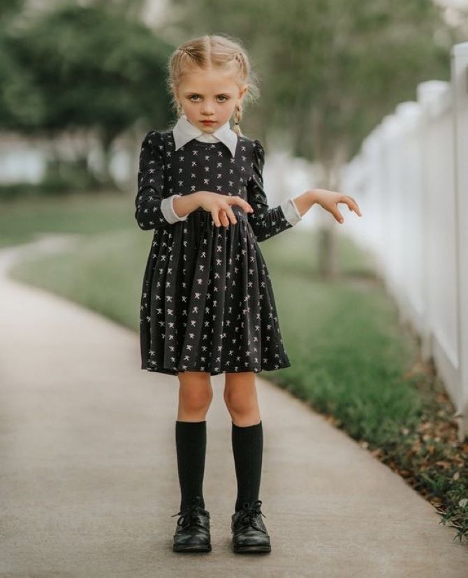 Wednesday Addams Halloween costume: photo examples of images 10