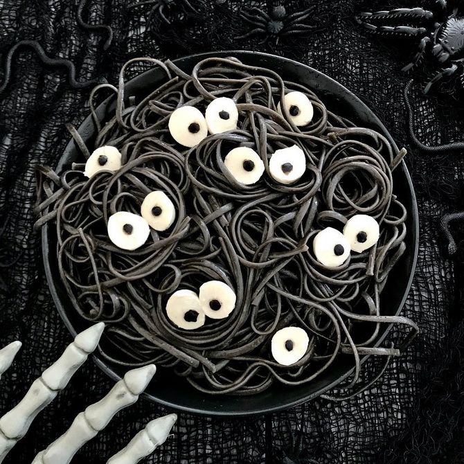 Spooky food decor: how to decorate ordinary dishes for Halloween (+ bonus video) 9