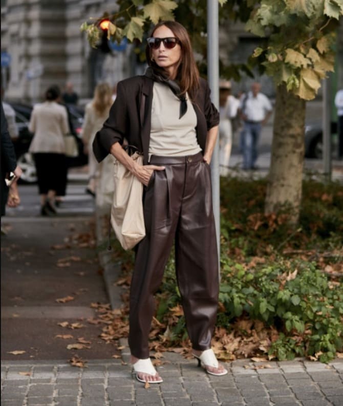 Leather trousers in the cold season: current models 9