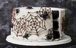So dekorieren Sie einen Kuchen für Halloween: die gruseligsten Ideen (+ Bonusvideo)