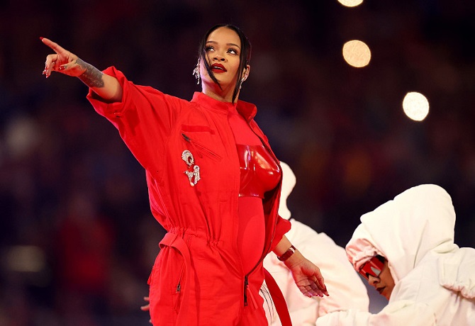Rihanna kehrt auf die große Bühne zurück 2