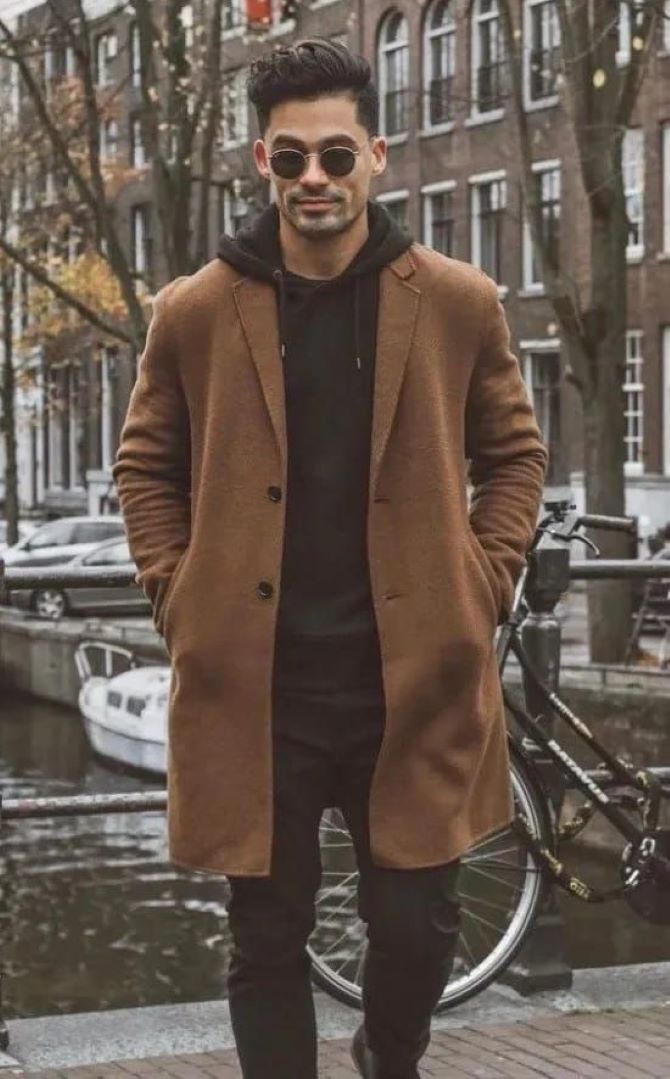 What to wear with a hoodie for a man: stylish ideas 7