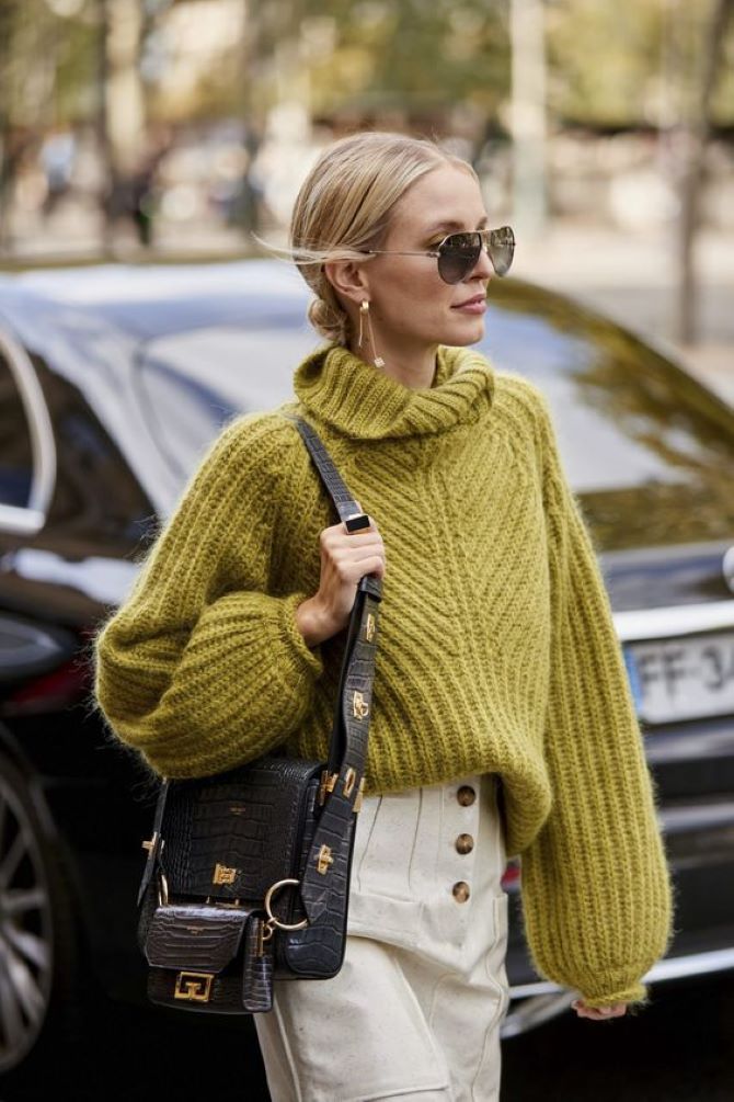 Трендові жіночі светри на зиму 2024 року: що одягнути в холод 19