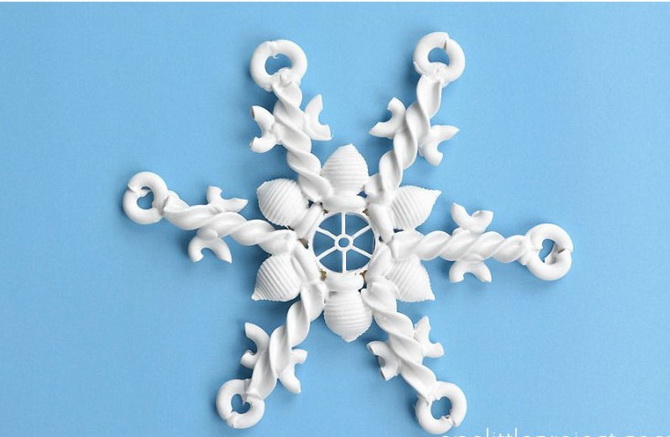 Снежинки из макарон —  оригинальное украшение на новогоднюю елку (+бонус-видео) 8