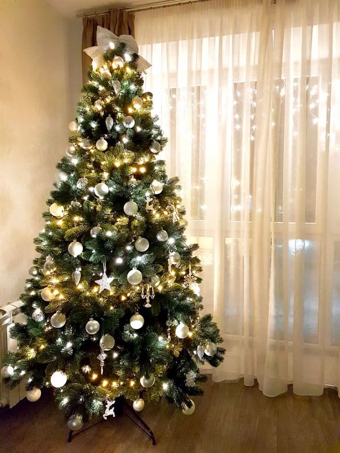 Christmas tree colors for New Year 2024: how to decorate the main symbol of the holiday 2