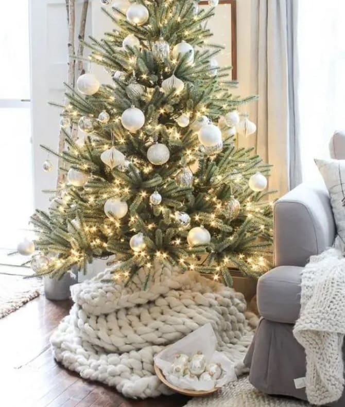 So schmücken Sie die Unterseite eines Weihnachtsbaums: Ideen mit Fotos 15