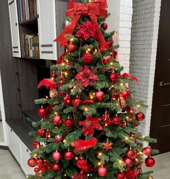 Christmas tree colors for New Year 2024: how to decorate the main symbol of the holiday 6