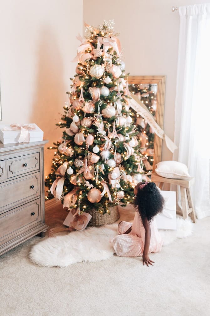 How to decorate the bottom of a Christmas tree: ideas with photos 12