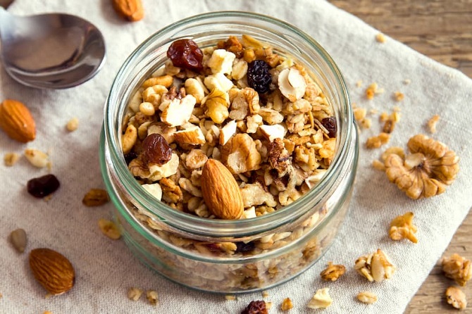 Granola for breakfast: simple recipes for home cooking (+ bonus video) 1