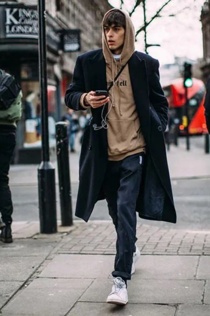 What to wear with a hoodie for a man: stylish ideas 8