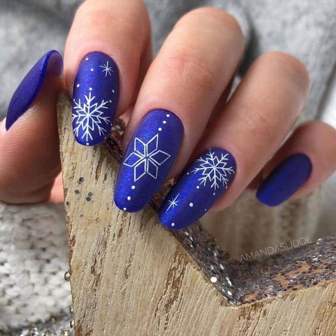 Manicure for New Year 2024 for long nails: new ideas with photos 4