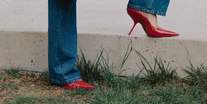 Rote Schuhe: ein Modehit der neuen Saison 11
