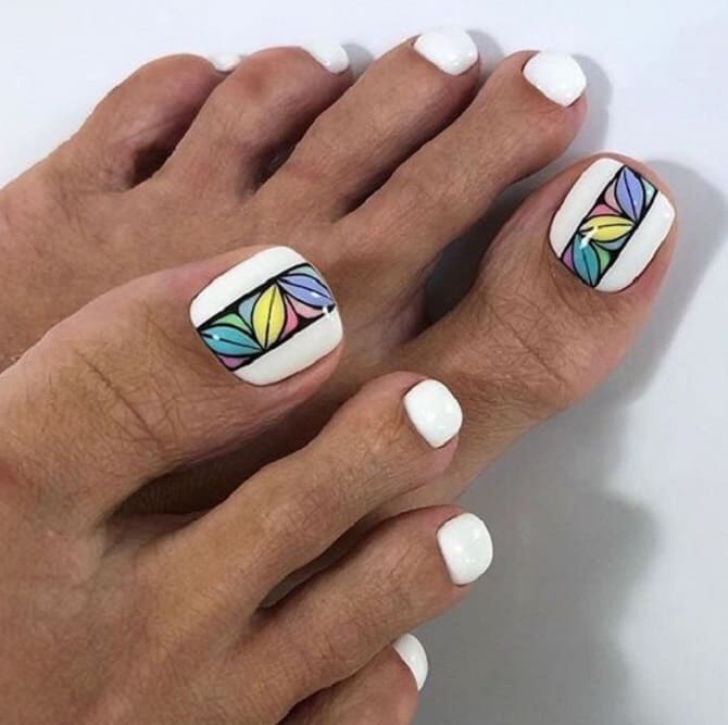 Pedicure with stripes: stylish nail design options 15