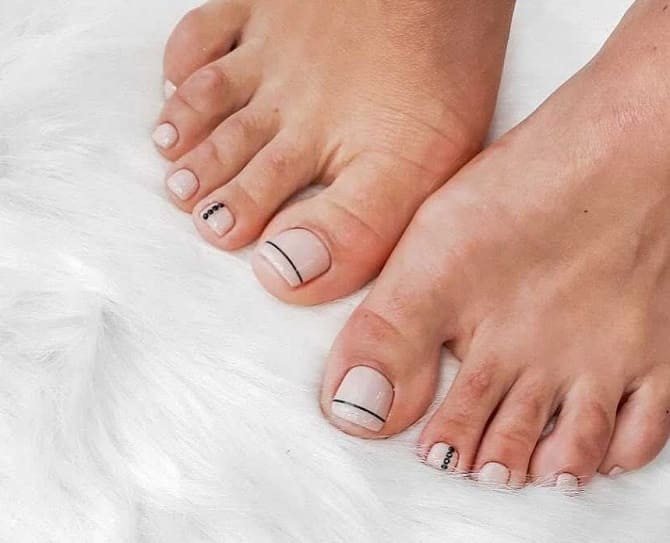 Pedicure with stripes: stylish nail design options 4