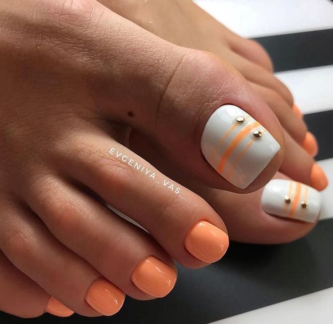Pedicure with stripes: stylish nail design options 5