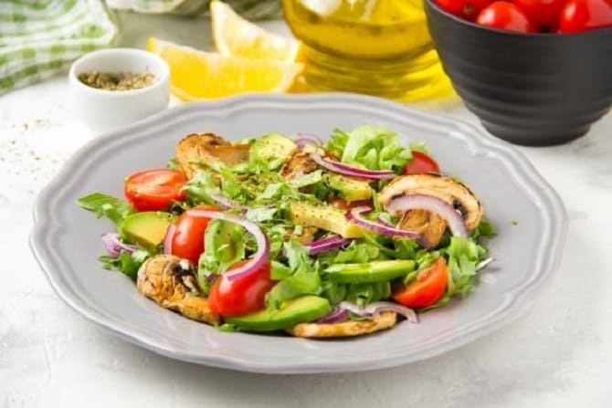 5 best salads with mushrooms for New Year 2024: delicious recipes 5