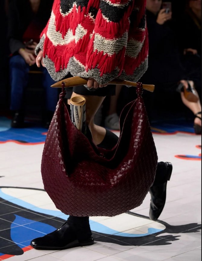 The most unusual bags presented at Fashion Week spring-summer 2024 9