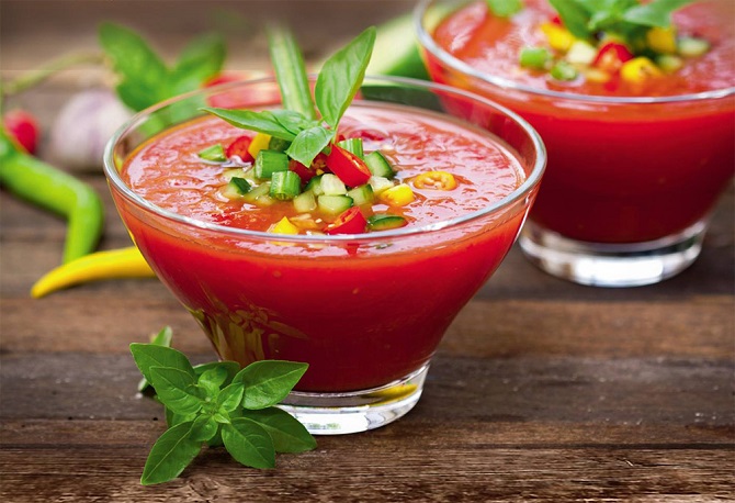 Wie man spanische Gazpacho-Suppe kocht: 5 Originalrezepte 5
