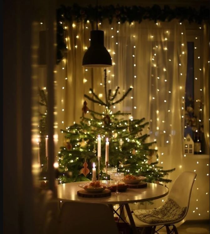 Праздничное волшебство: 10 способов украсить дом новогодними гирляндами 22