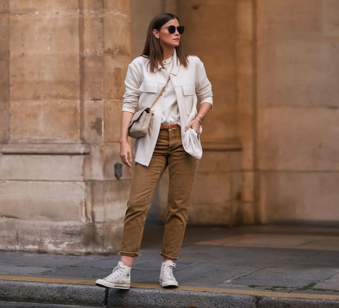 Fashionable brown jeans: how and with what to wear? 1