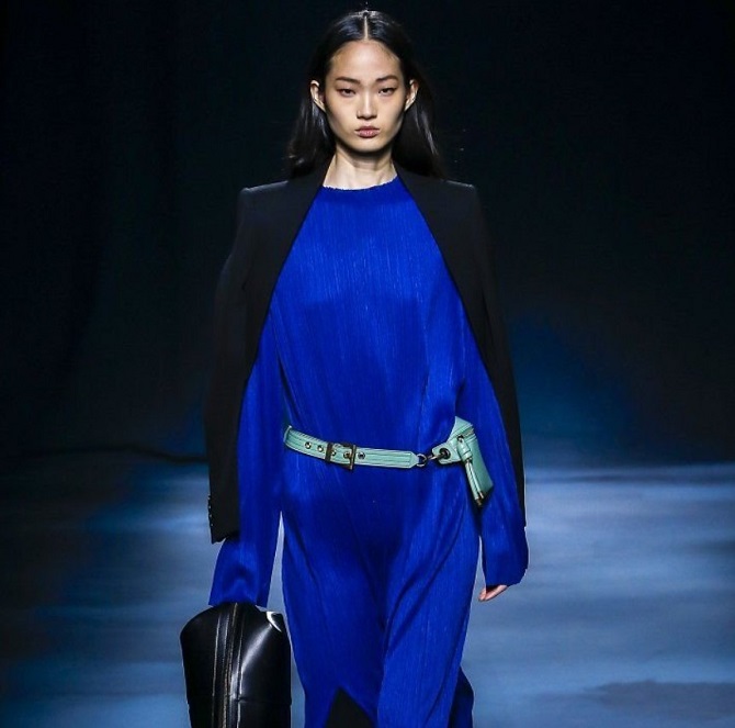 Кобальтовый синий: как носить модный цвет в одежде 8