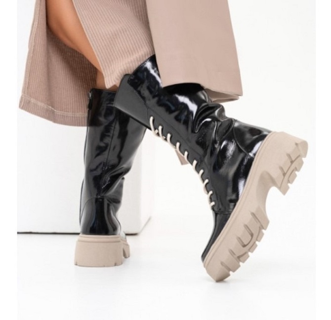 Patent leather boots: fashionable footwear for 2024 11