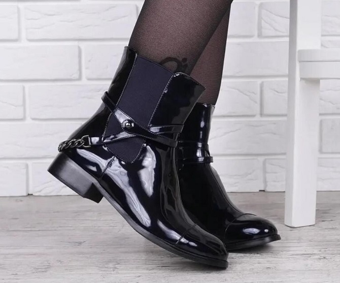 Patent leather boots: fashionable footwear for 2024 7
