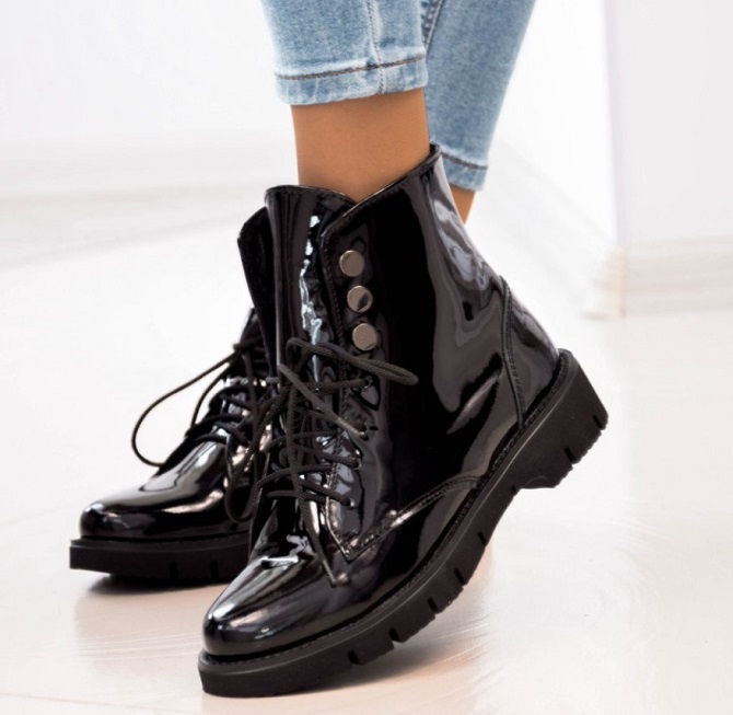 Patent leather boots: fashionable footwear for 2024 8