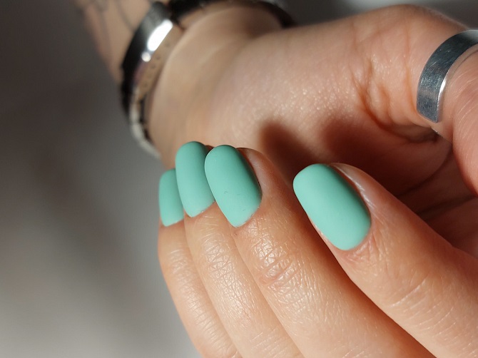 Fashionable turquoise manicure: stylish ideas with photos 9