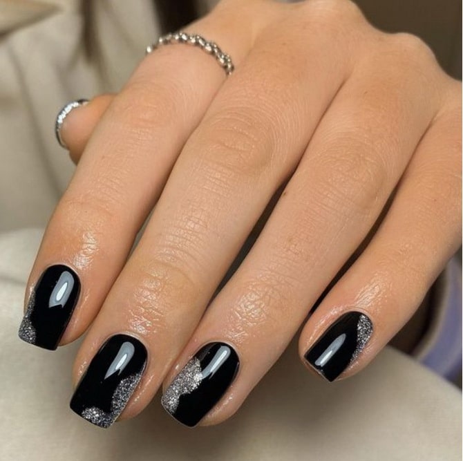 New Year’s manicure 2024 in black: stylish options for the holidays 24