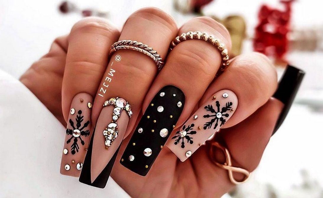 New Year’s manicure 2024 in black: stylish options for the holidays 33