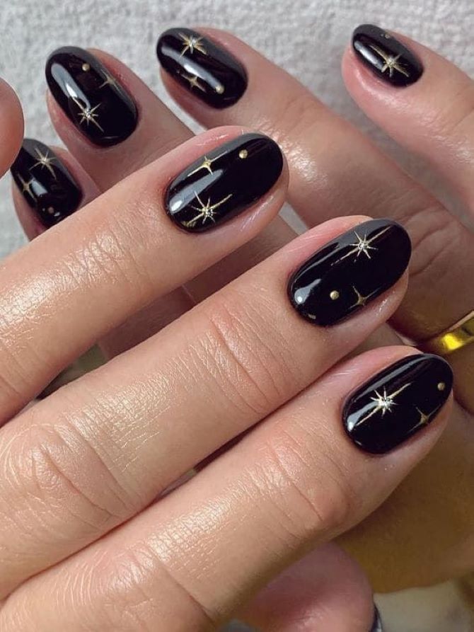 New Year’s manicure 2024 in black: stylish options for the holidays 7