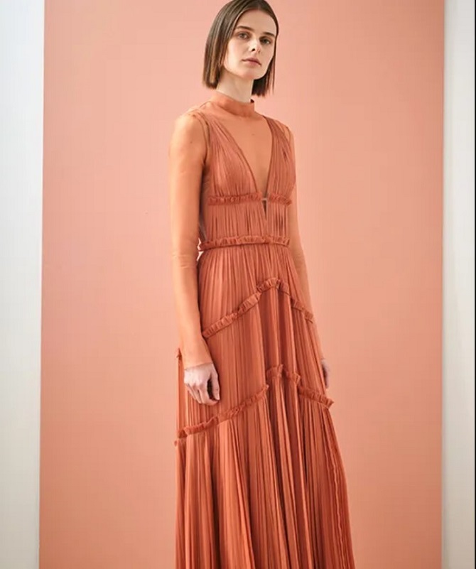 Delicate peach – how to wear the main color of 2024 3
