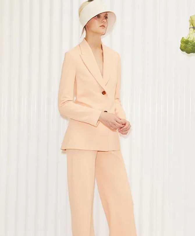 Delicate peach – how to wear the main color of 2024 5