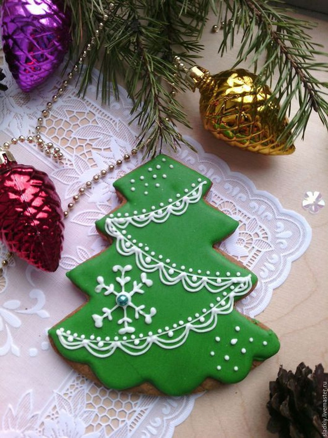 How to beautifully paint gingerbread cookies for New Year and Christmas 16