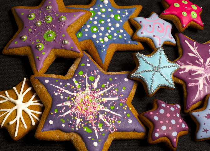 How to beautifully paint gingerbread cookies for New Year and Christmas 5