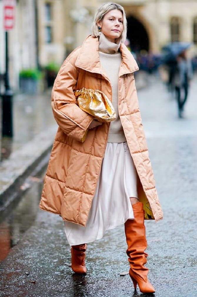 What shoes to wear with a long down jacket: fashion tips 11