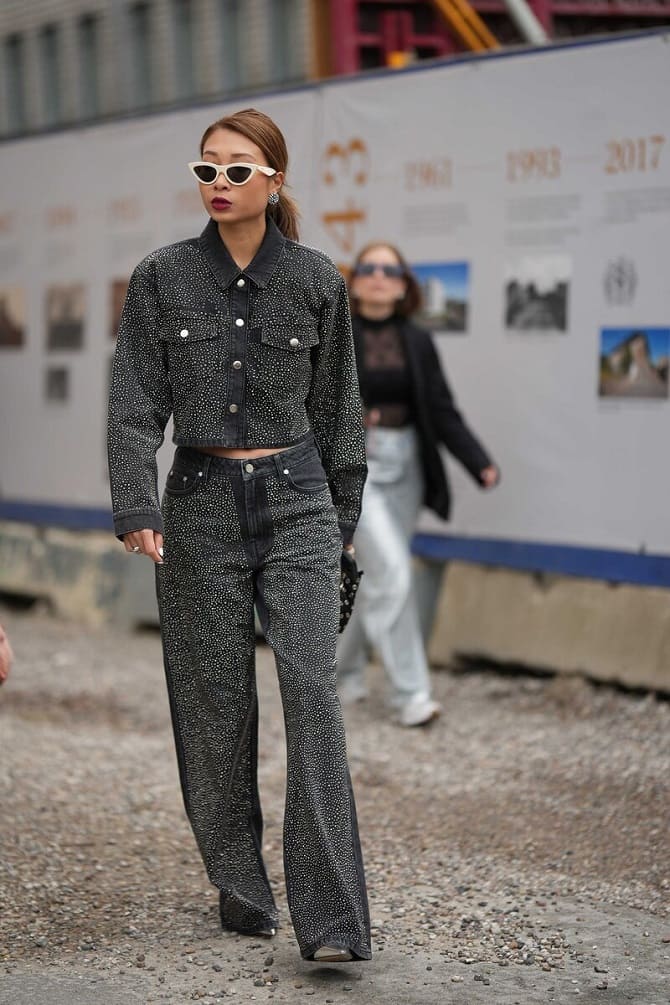Gray denim in street style looks: how to wear and what to combine with 4