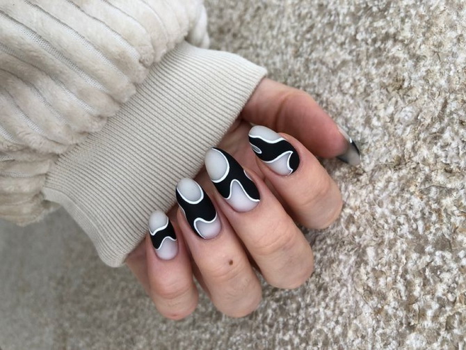 Two Tone Nails 2024: the best combinations and photo ideas 21