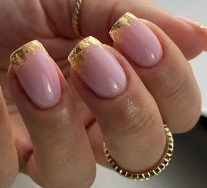 Golden manicure 2024: fashion ideas with photos 12
