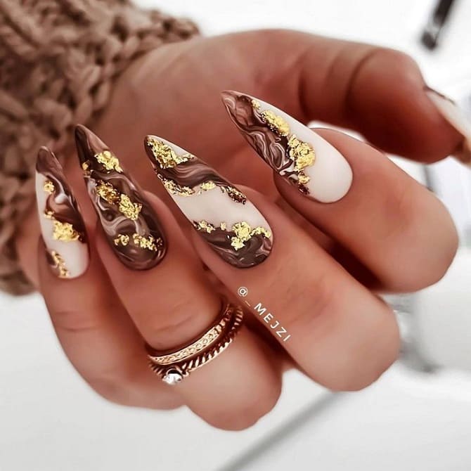 Golden manicure 2024: fashion ideas with photos 14