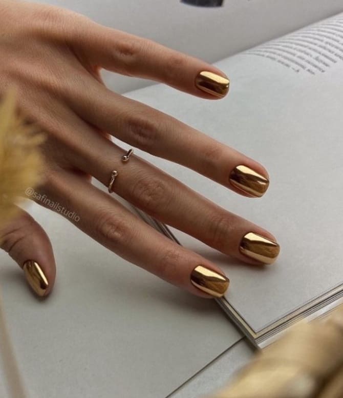 Golden manicure 2024: fashion ideas with photos 4