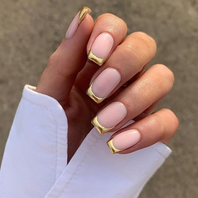 Golden manicure 2024: fashion ideas with photos 10