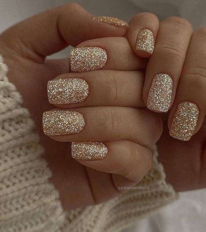 Golden manicure 2024: fashion ideas with photos 1