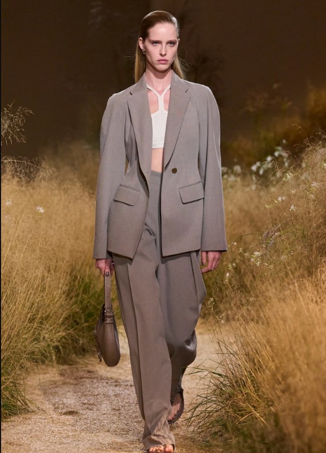 8 fashionable trousers for the spring-summer 2024 season: from fashion catwalks to your wardrobe 13