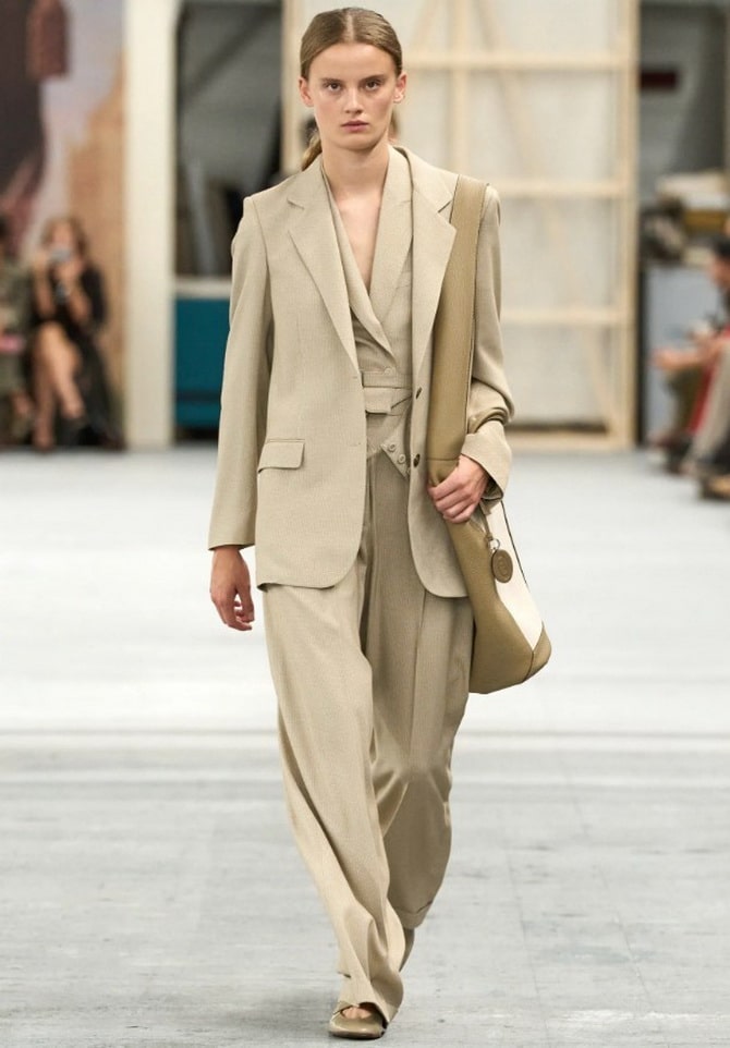 8 fashionable trousers for the spring-summer 2024 season: from fashion catwalks to your wardrobe 15
