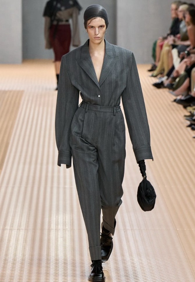 8 fashionable trousers for the spring-summer 2024 season: from fashion catwalks to your wardrobe 3