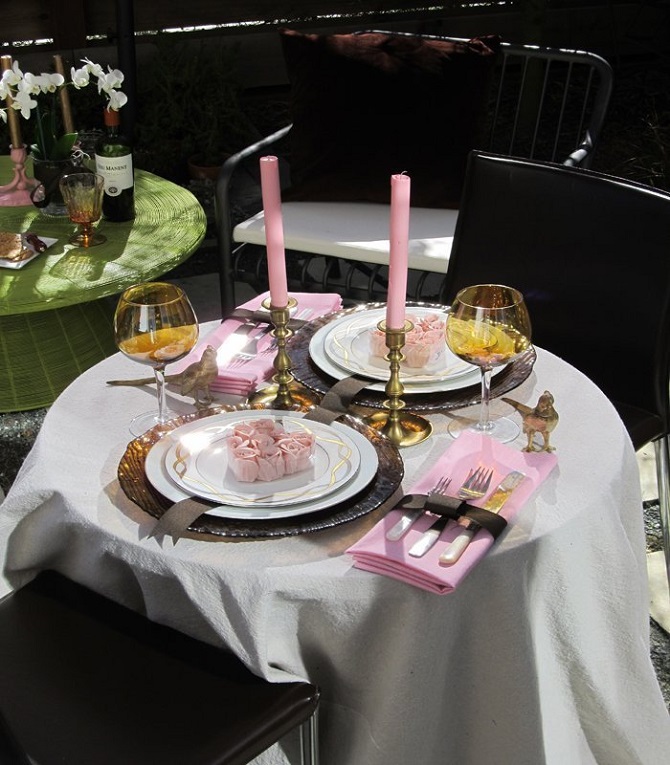 So dekorieren Sie einen Tisch zum Valentinstag: neue Ideen mit Fotos 2